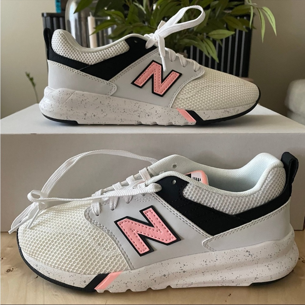 New Balance 009 Sneakers Size 7